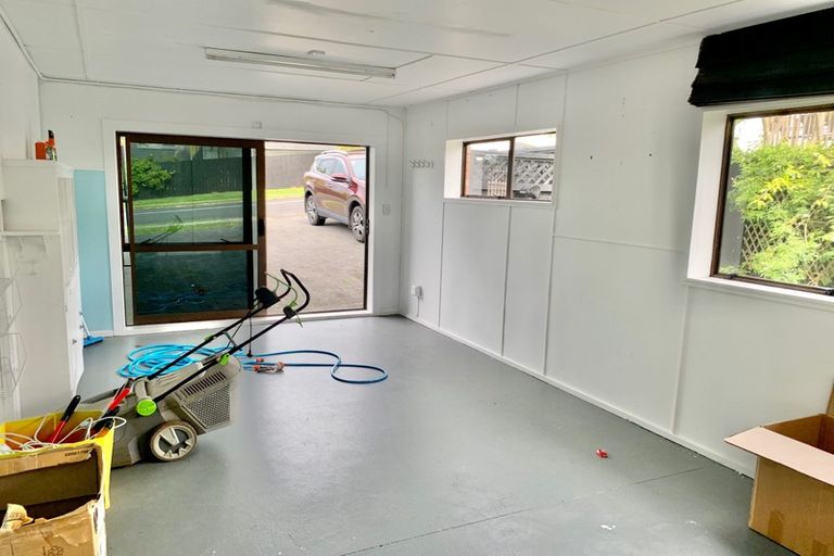 Photo of property in 2/1 Mayfair Crescent, Mairangi Bay, Auckland, 0630