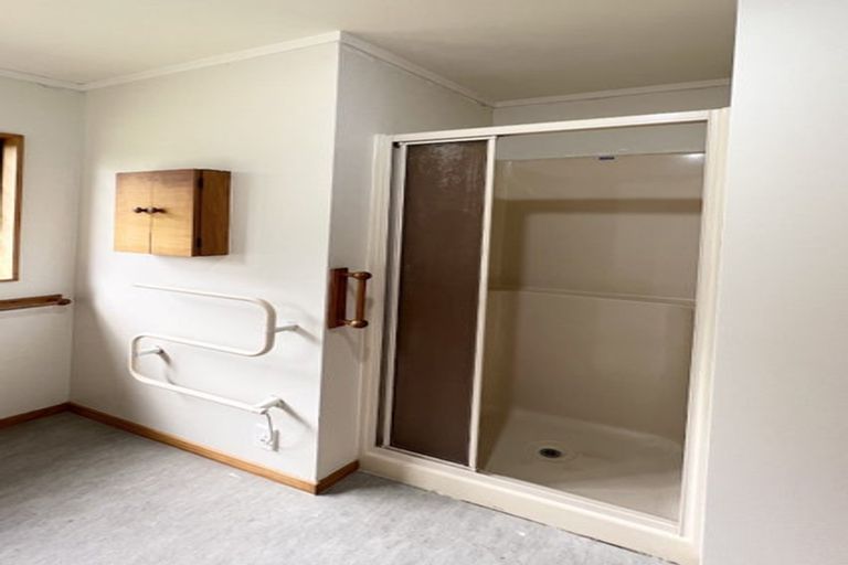 Photo of property in 2/104 Bond Crescent, Forrest Hill, Auckland, 0620