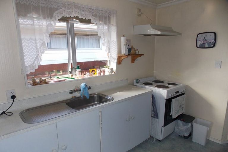 Photo of property in 122 Benmore Avenue, Cloverlea, Palmerston North, 4412