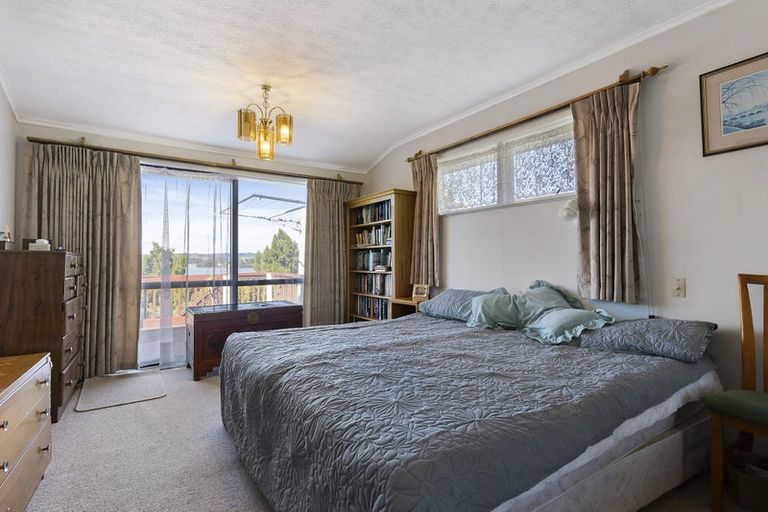 Photo of property in 17 Tui Vale Road, Shelly Park, Auckland, 2014