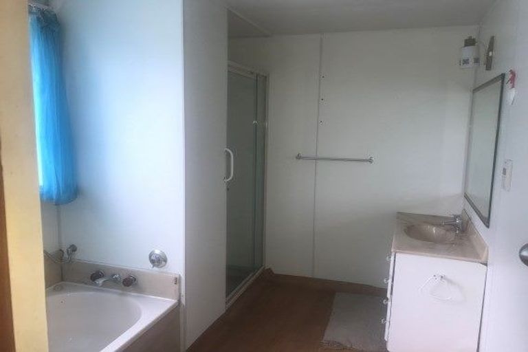 Photo of property in 42 Hollyford Avenue, Bryndwr, Christchurch, 8053