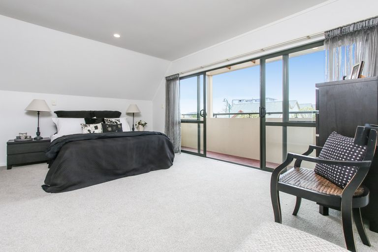 Photo of property in 21/15a Vinograd Drive, Te Atatu Peninsula, Auckland, 0610