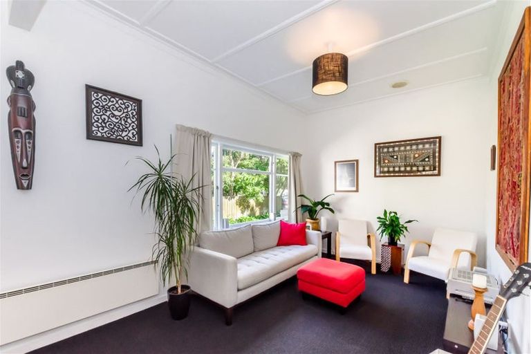 Photo of property in 10 Tilley Road, Paekakariki, 5034