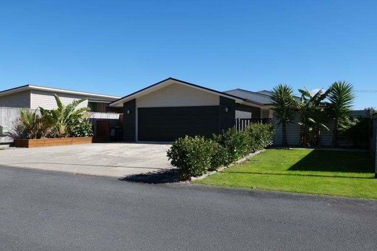 Photo of property in 5 Mahia Lane, Waikanae, 5036