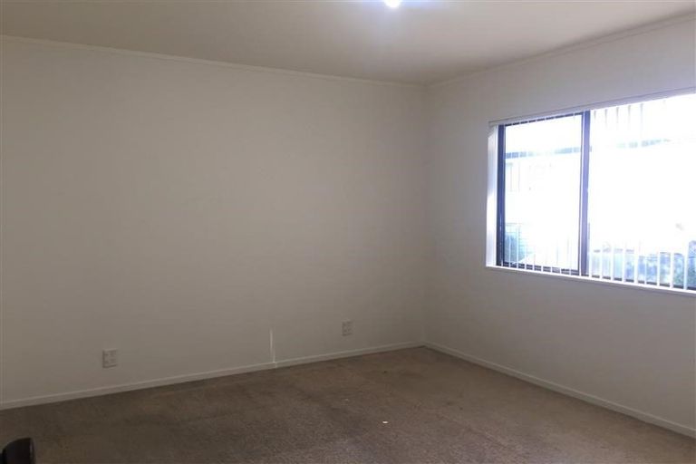 Photo of property in 2 West Lynn Road, Titirangi, Auckland, 0604