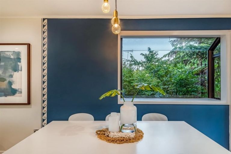 Photo of property in 26 Staincross Street, Green Bay, Auckland, 0604