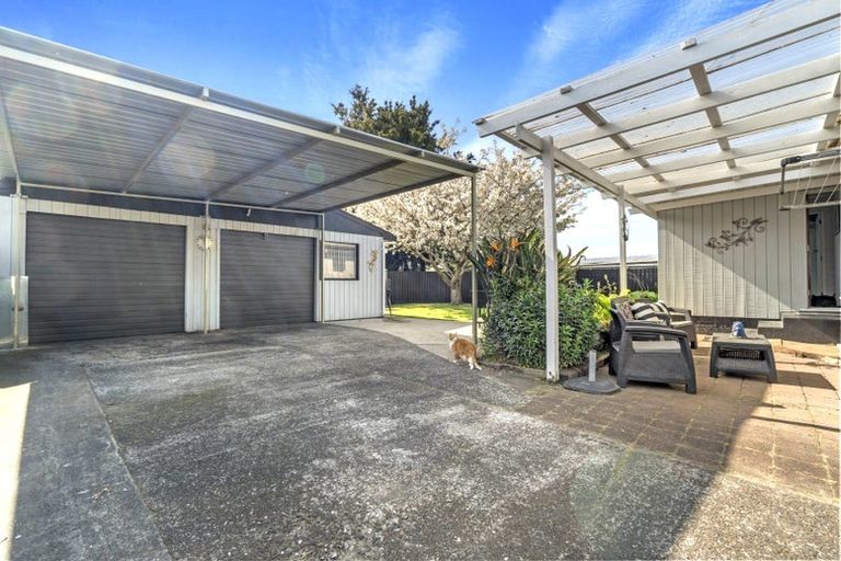 Photo of property in 74 Oakfield Crescent, Pukete, Hamilton, 3200