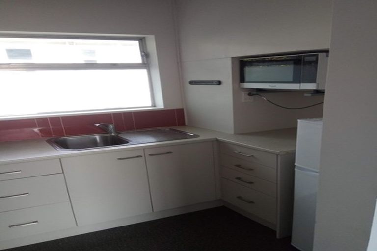 Photo of property in Beresford Apartments, 5/118 Russell Terrace, Berhampore, Wellington, 6023