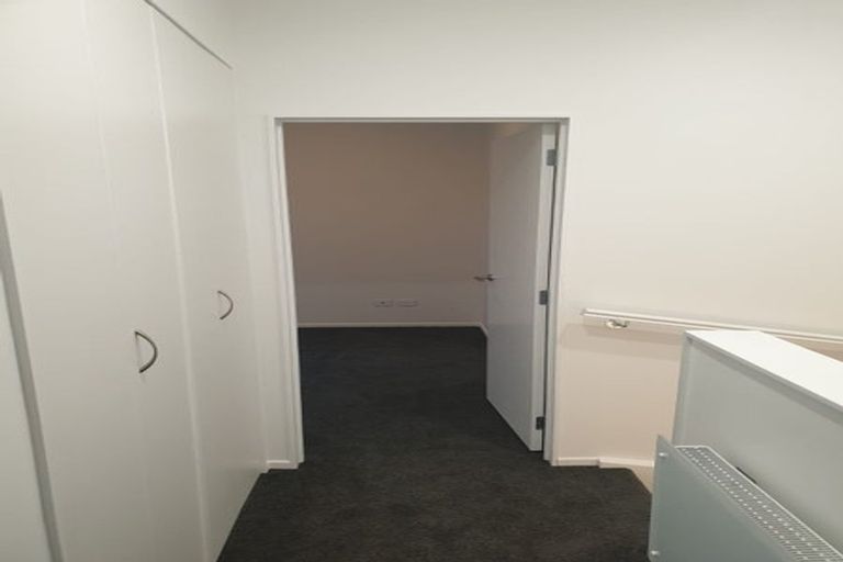 Photo of property in 4b Wattle Road, Sunnyvale, Auckland, 0612