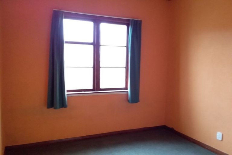 Photo of property in 2 Hobson Place, Takaro, Palmerston North, 4412