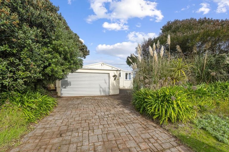Photo of property in 325 Te Horo Beach Road, Te Horo Beach, Otaki, 5581