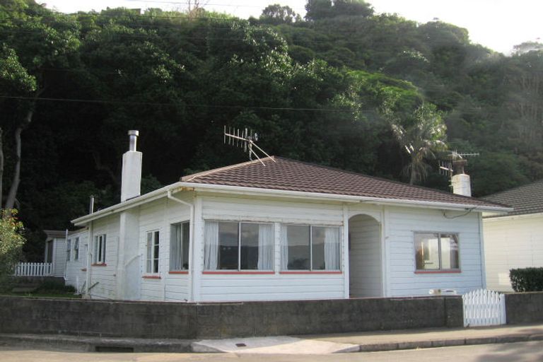 Photo of property in 471 Karaka Bay Road, Karaka Bays, Wellington, 6022