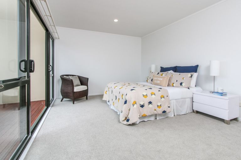 Photo of property in 21/15a Vinograd Drive, Te Atatu Peninsula, Auckland, 0610