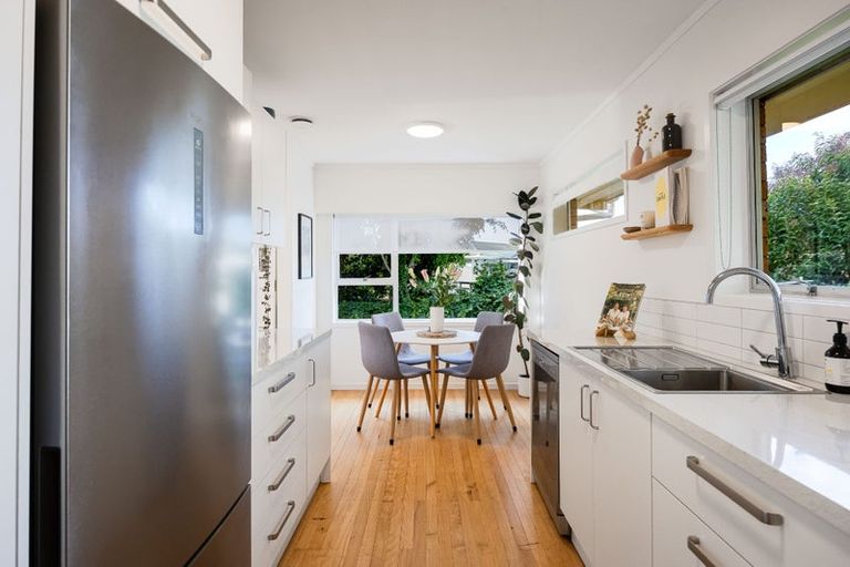 Photo of property in 2/14 Rowan Terrace, Te Atatu South, Auckland, 0610