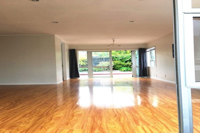 Photo of property in 1/18 Kitewao Street, Northcote, Auckland, 0627
