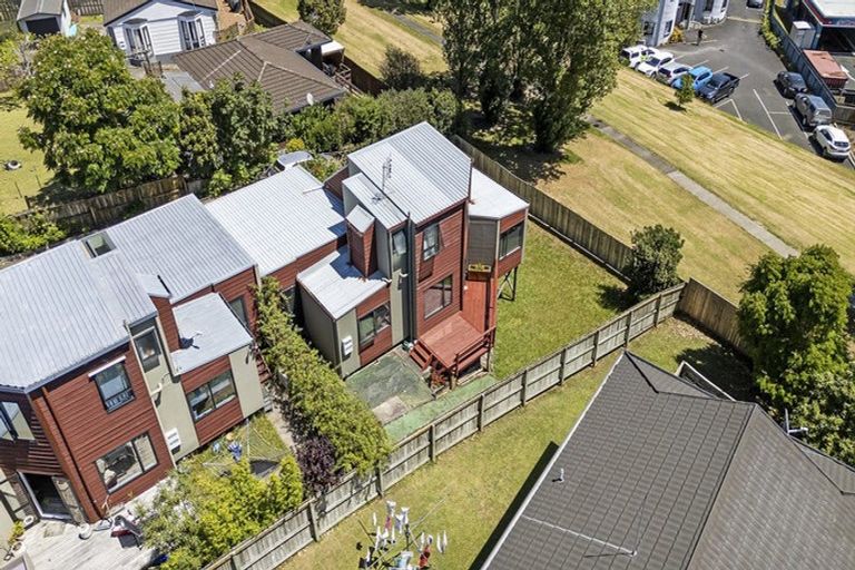 Photo of property in 2/10 Altair Place, Windsor Park, Auckland, 0632