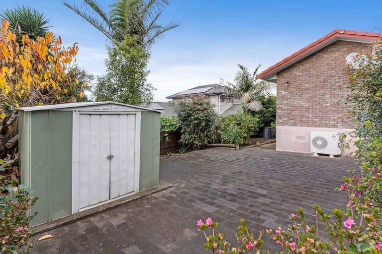 Photo of property in 21 Loloma Drive, Half Moon Bay, Auckland, 2012