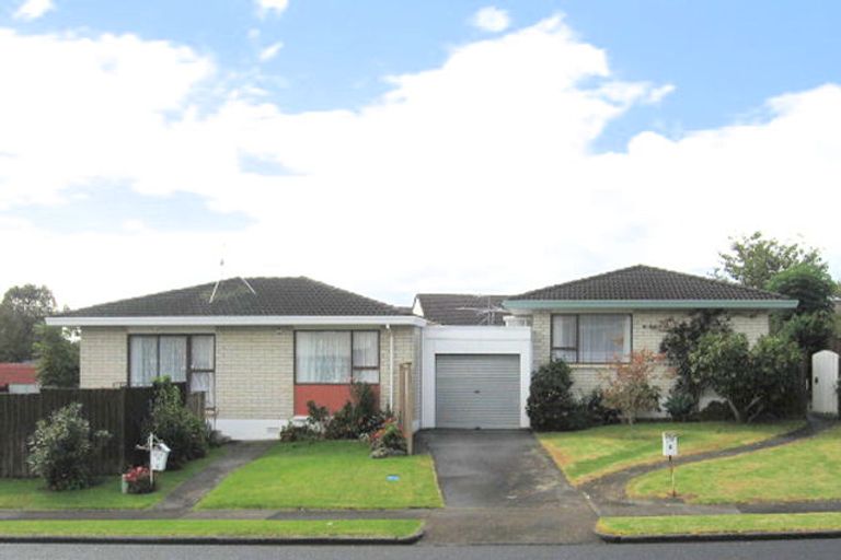 Photo of property in 2/2 Cairngorm Place, Highland Park, Auckland, 2010