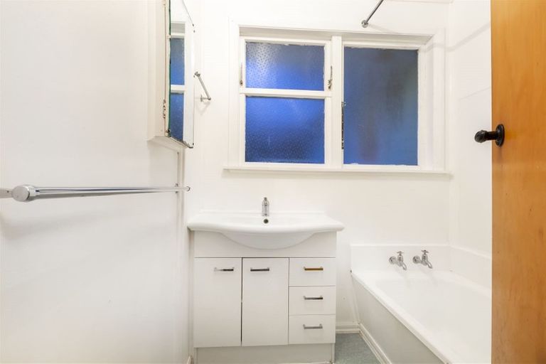 Photo of property in 52 Arahura Crescent, Waitangirua, Porirua, 5024