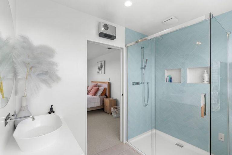 Photo of property in 21 Woodstock Place, Russley, Christchurch, 8042