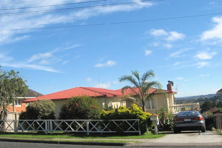Photo of property in 75 Bradbury Road, Botany Downs, Auckland, 2010