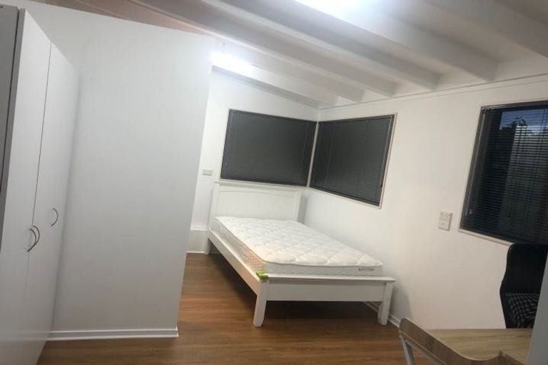 Photo of property in 58 Gladstone Road, Northcote, Auckland, 0627