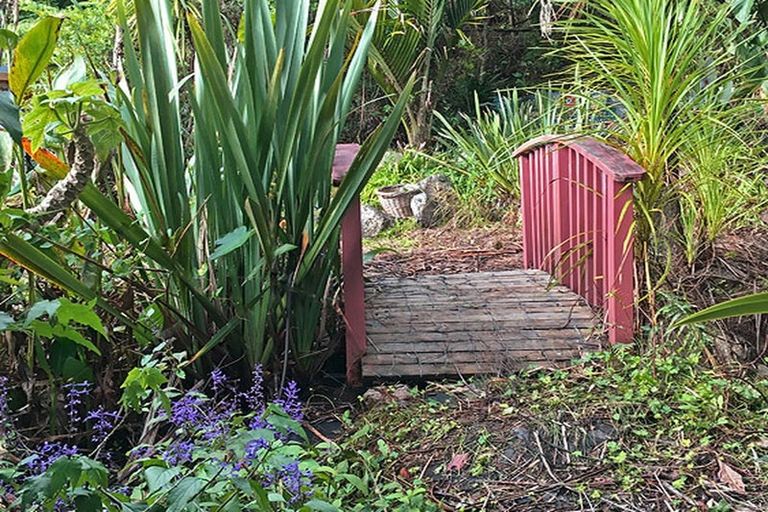 Photo of property in 76 Top Town Place, Coromandel, 3506