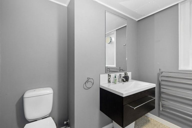 Photo of property in Greenmantle Flats, 88a Salamanca Road, Kelburn, Wellington, 6012