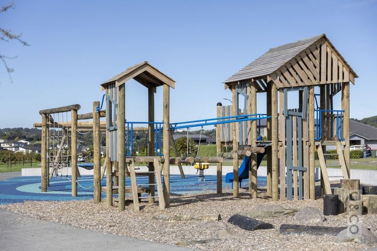 Photo of property in 3 Pohutukawa Parade, Riverhead, 0820