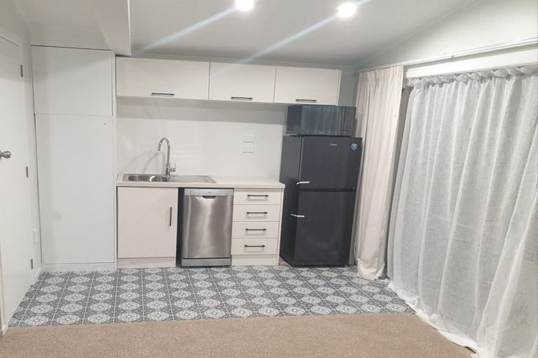 Photo of property in 14 Collingwood Road, Waiuku, 2123