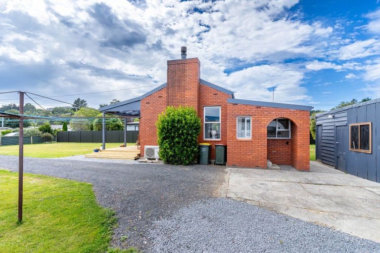 Photo of property in 6 North Foreland Street, Waihola, Milton, 9073