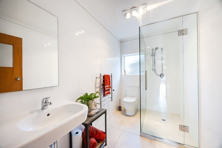 Photo of property in 5 Tanoa Place, Glendene, Auckland, 0602