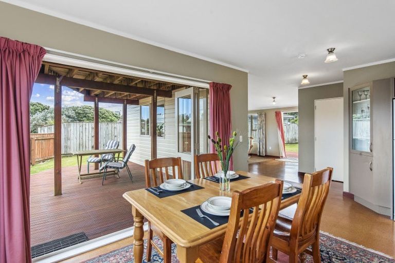 Photo of property in 1 Frances Street, Waikanae Beach, Waikanae, 5036