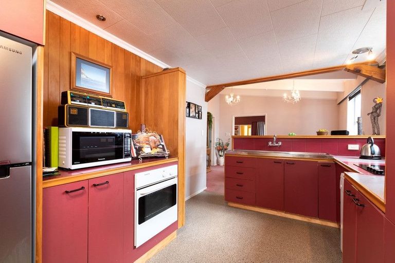 Photo of property in 7 Peace Avenue, Moturoa, New Plymouth, 4310