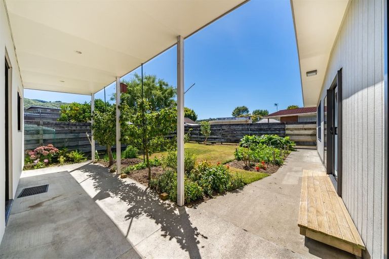 Photo of property in 6 Seattle Grove, Totara Park, Upper Hutt, 5018