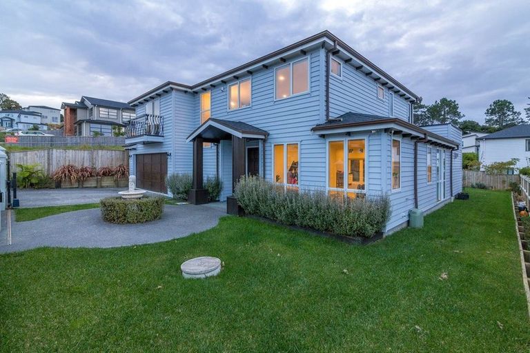Photo of property in 18 Golden Morning Drive, Albany Heights, Auckland, 0632