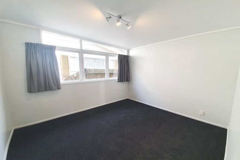 Photo of property in 6 Westhaven Grove, Takaro, Palmerston North, 4412