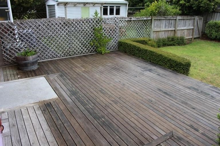 Photo of property in 2/109 Shakespeare Road, Milford, Auckland, 0620