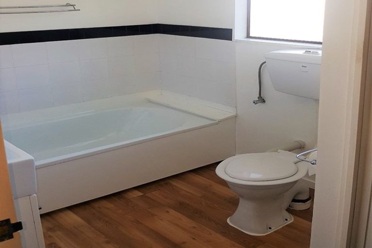 Photo of property in 98a Maupuia Road, Maupuia, Wellington, 6022