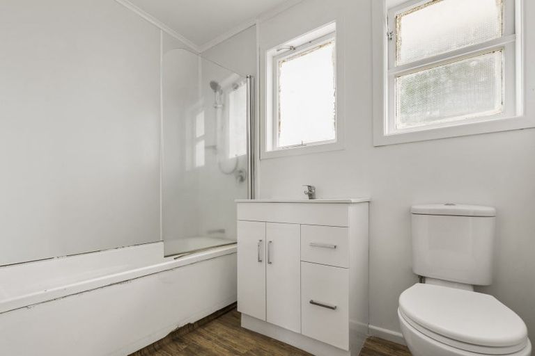 Photo of property in 15 Ross Road, Western Heights, Rotorua, 3015