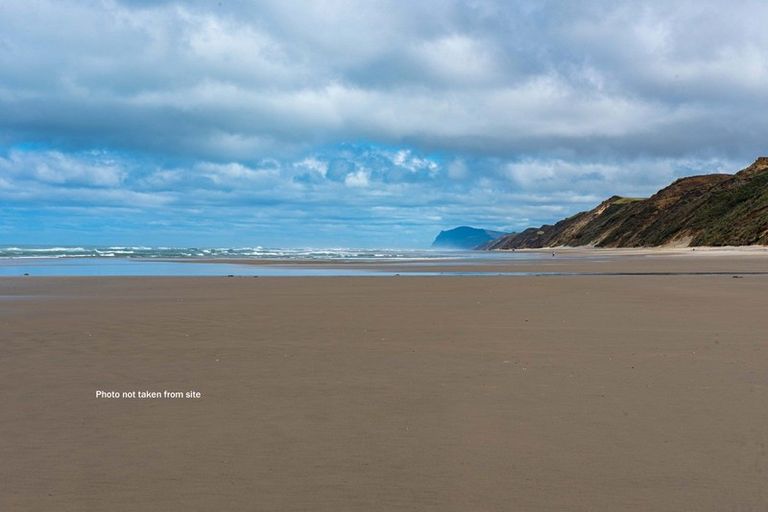 Photo of property in 6 Tua Tua Place, Baylys Beach, Dargaville, 0377