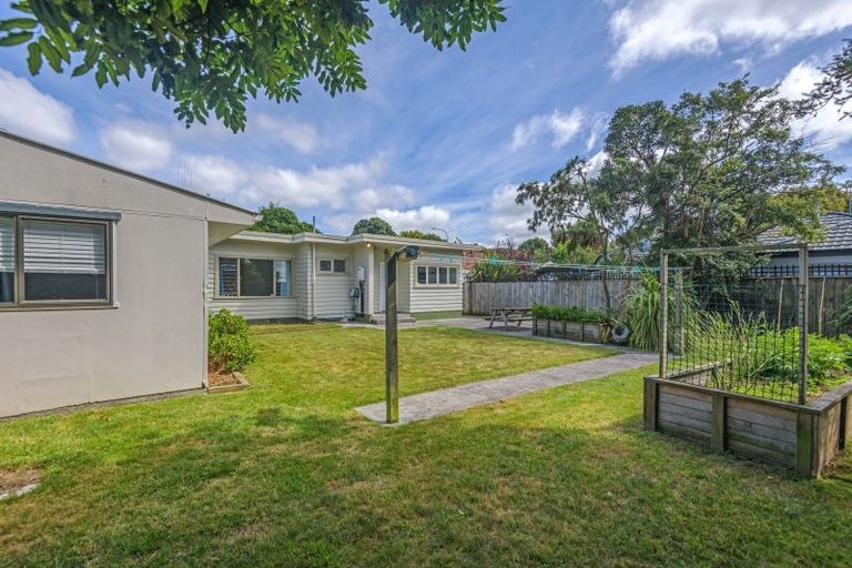 Photo of property in 17 Manawatu Street, Hokowhitu, Palmerston North, 4410