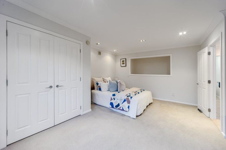 Photo of property in 36 Woodridge Avenue, Northcross, Auckland, 0630