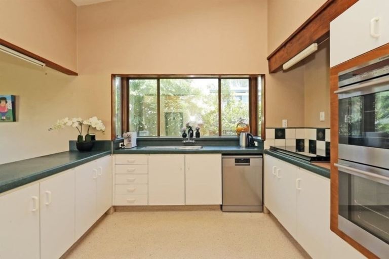 Photo of property in 17 Busby Hill, Havelock North, 4130