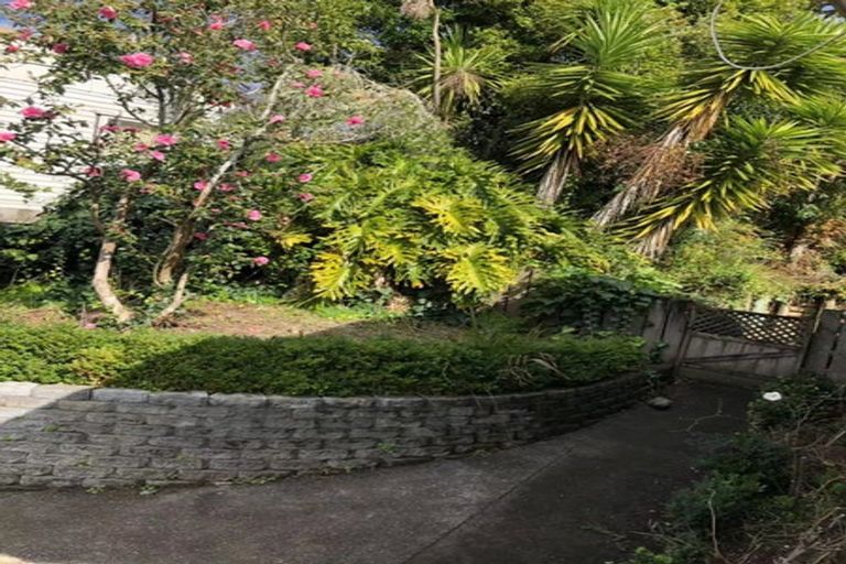 Photo of property in 61 Peach Road, Glenfield, Auckland, 0629