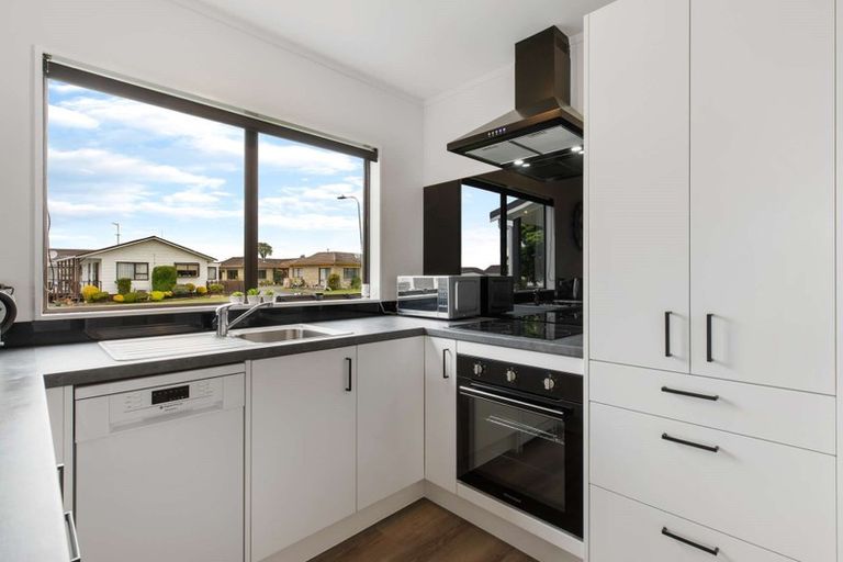 Photo of property in 24a Edgewater Parade, Waiuku, 2123