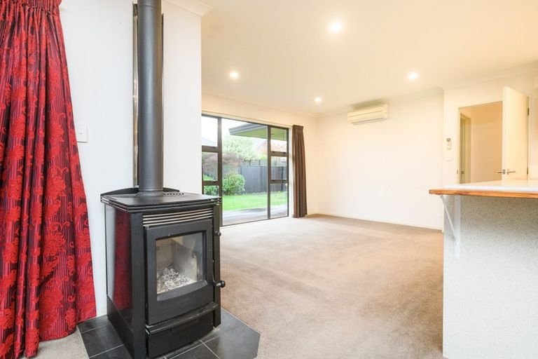 Photo of property in 16 Sorrento Place, Kelvin Grove, Palmerston North, 4414