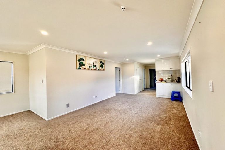 Photo of property in 84 Mettam Drive, Swanson, Auckland, 0614