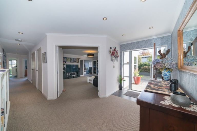 Photo of property in 3 Manhattan Court, Kelvin Grove, Palmerston North, 4414