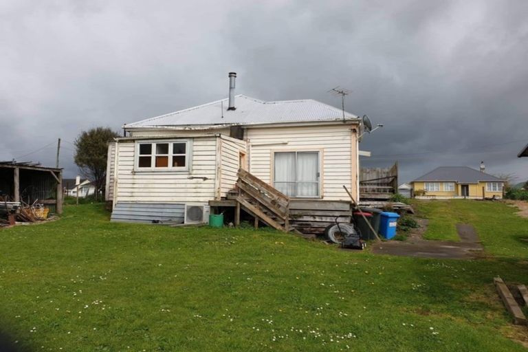 Photo of property in 16 Derby Street, Eltham, 4322